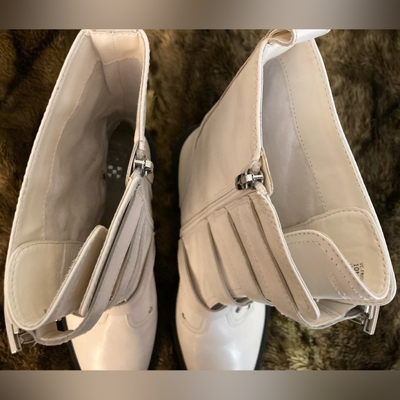 NEW Pair of VINCE CAMUTO White Boots Size 10 Frishea Leather Upper Shoes - Picture 12 of 14